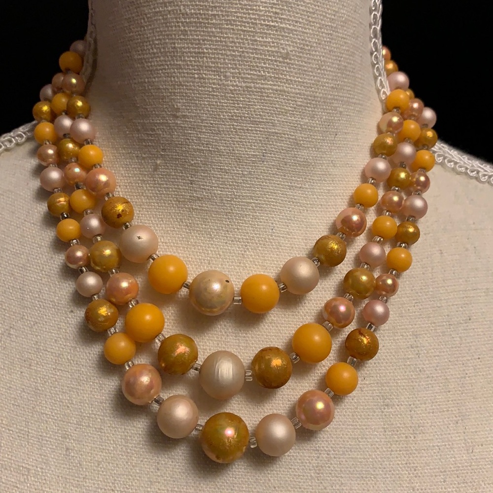 Tri-strand adjustable length necklace